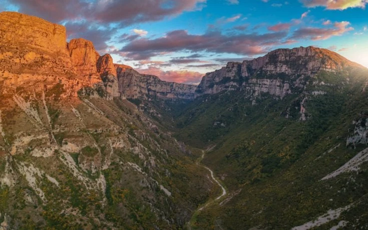 Ιδού το «Γκραντ Κάνυον» της Ελλάδας – Το ρεκόρ Γκίνες που κατέχει (εικόνες)
